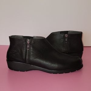 Sonic anckel boots by AEROSOLES